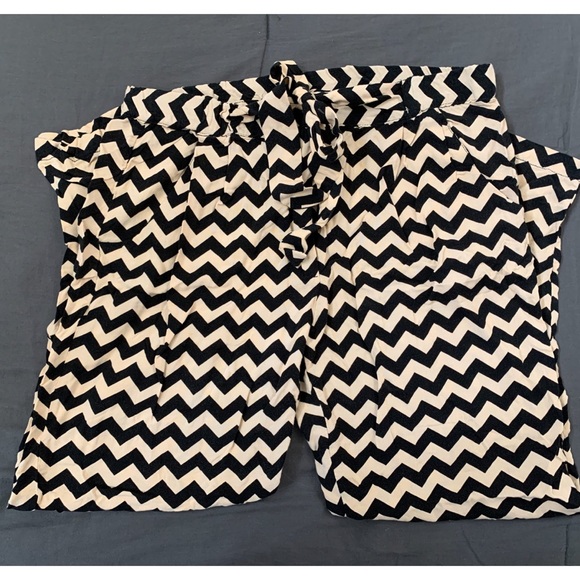 Chevron Tan and Black Capris - Picture 2 of 2